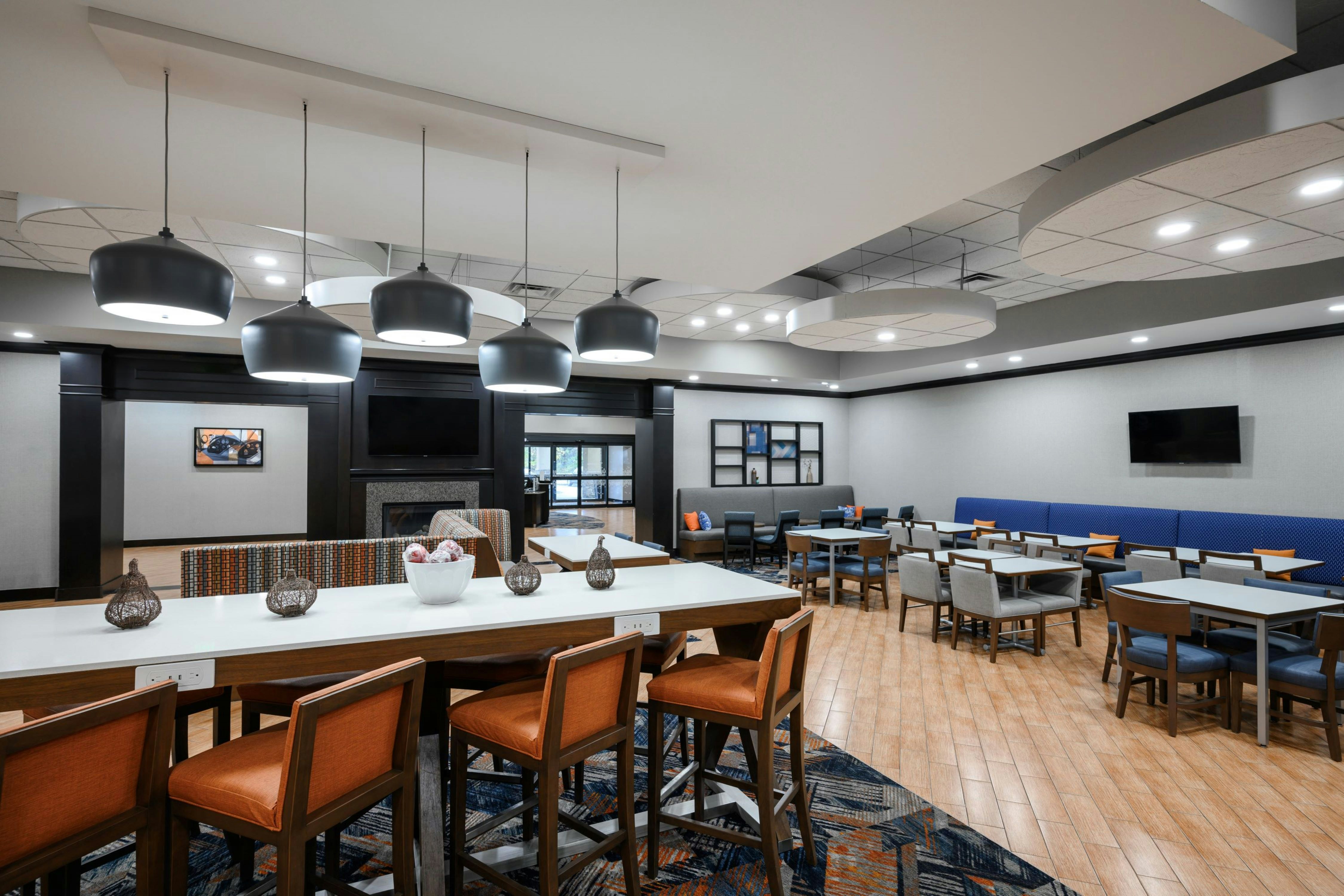 Hampton Inn Evansville Airport 67/70