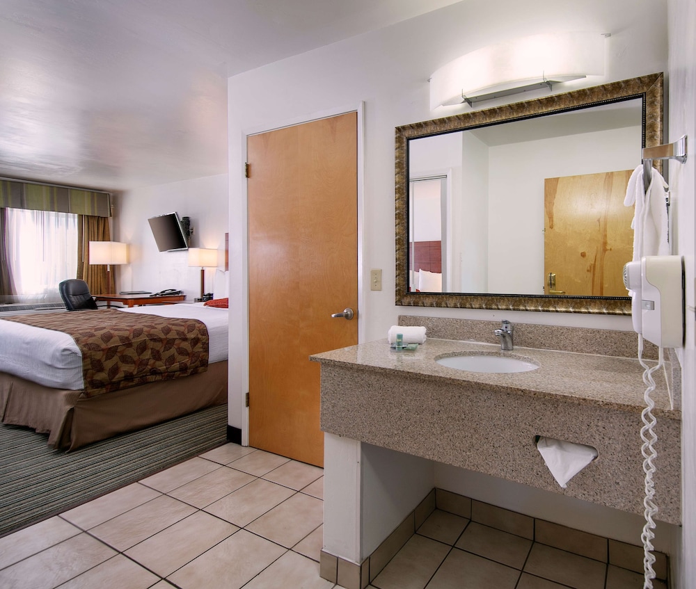 Best Western Liberty Inn 10/26