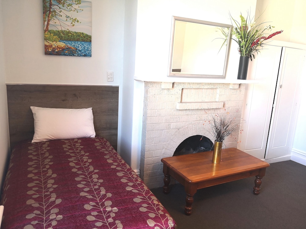 Owens Motel 22/63