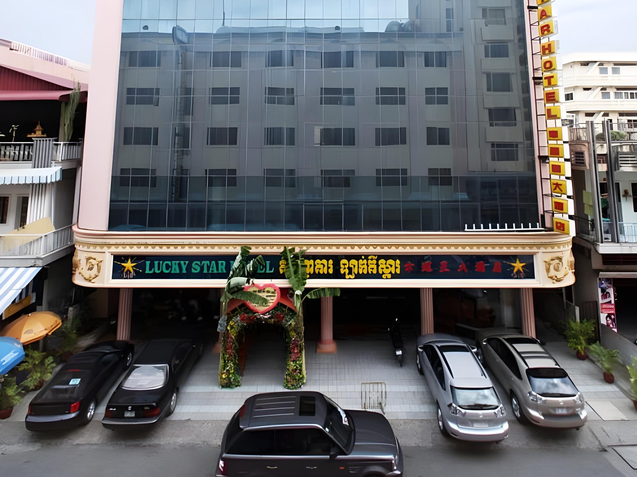 Lucky Star Hotel 3/26