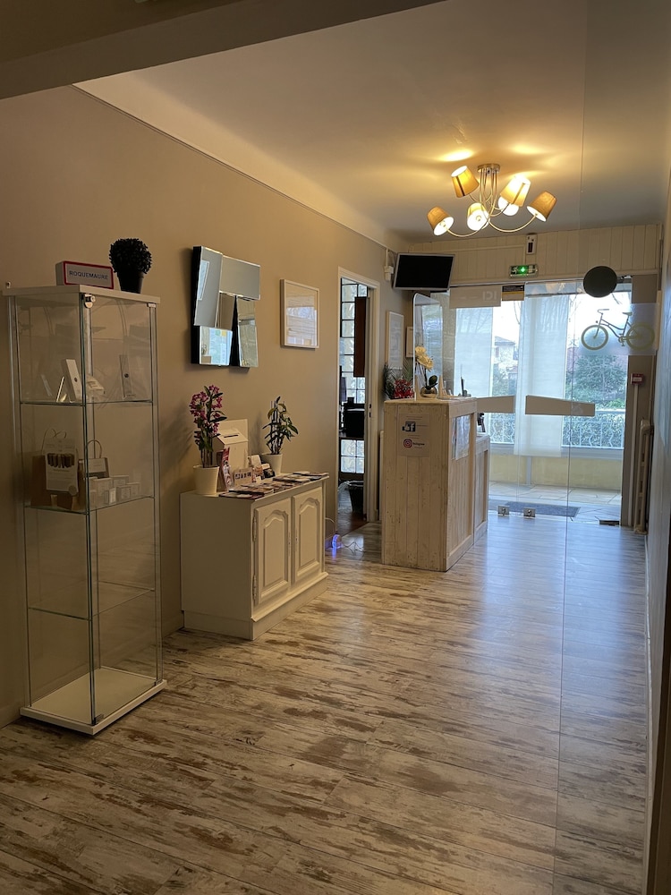 HOTEL LE CLEMENT V 9/66