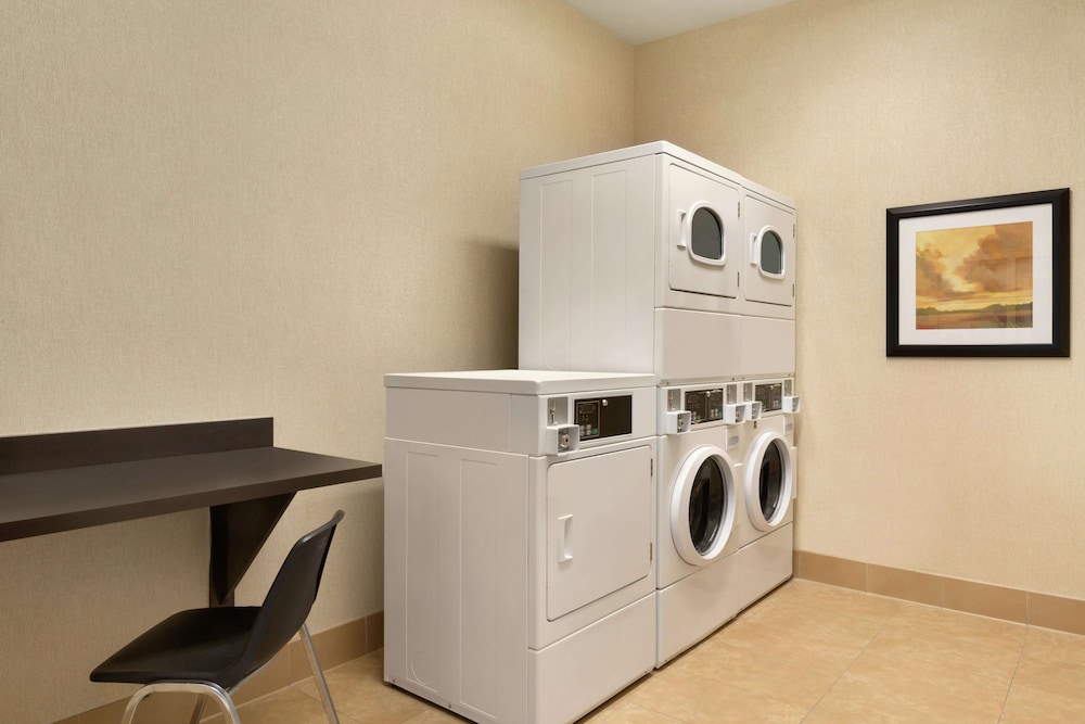 Hampton Inn & Suites Thousand Oaks 34/58
