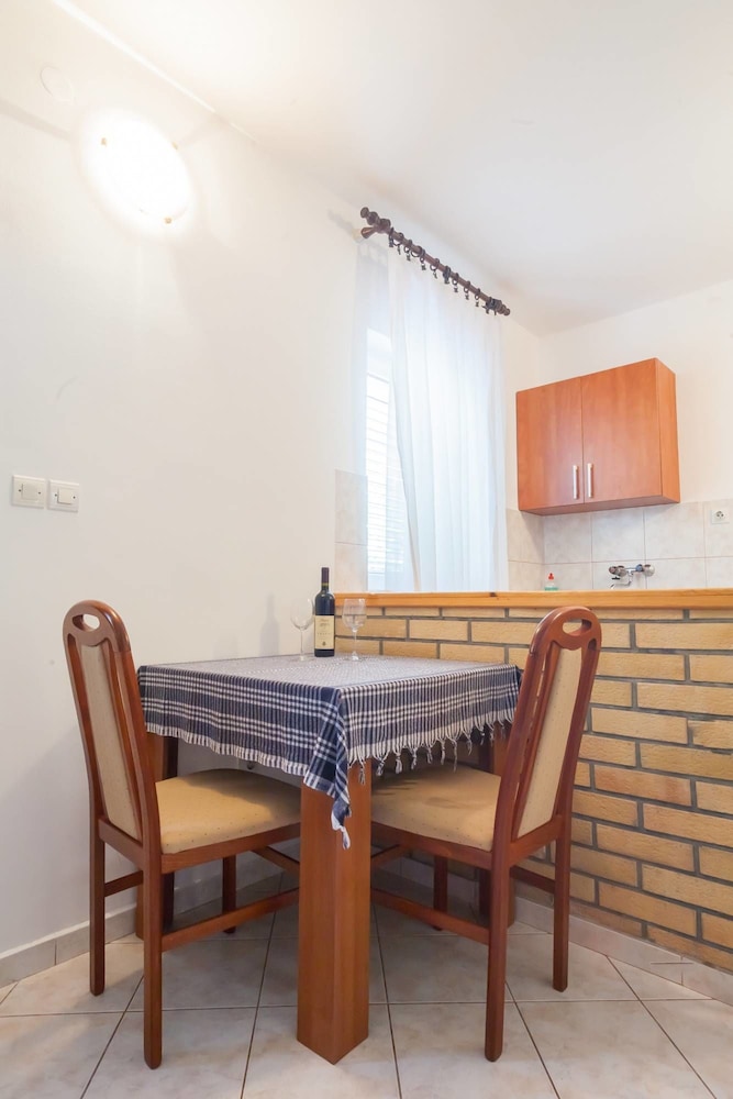 Villa Mitrovic 31/50
