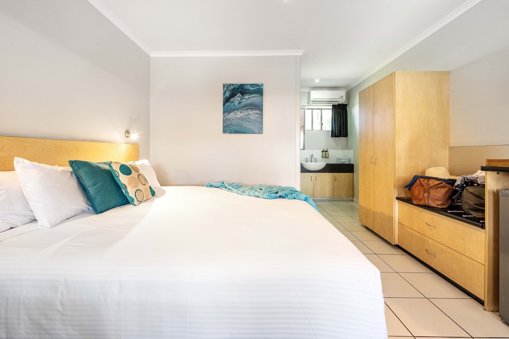 ROOM, QUEEN BED, PET FRIENDLY