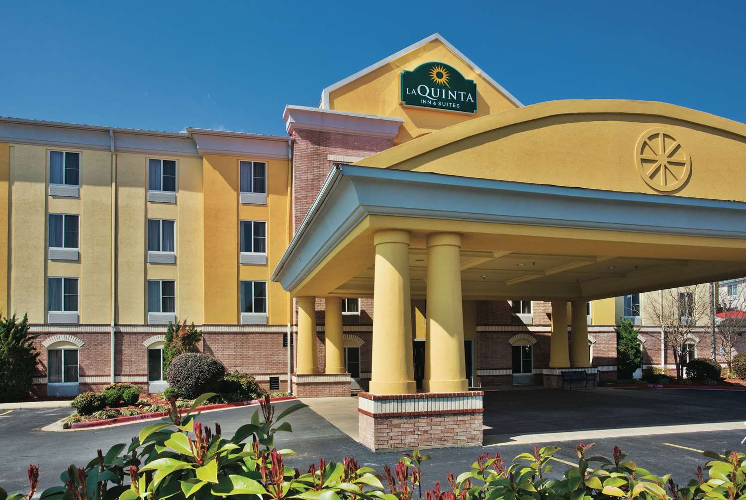 La Quinta Inn & Suites by Wyndham Hot Springs 3/57