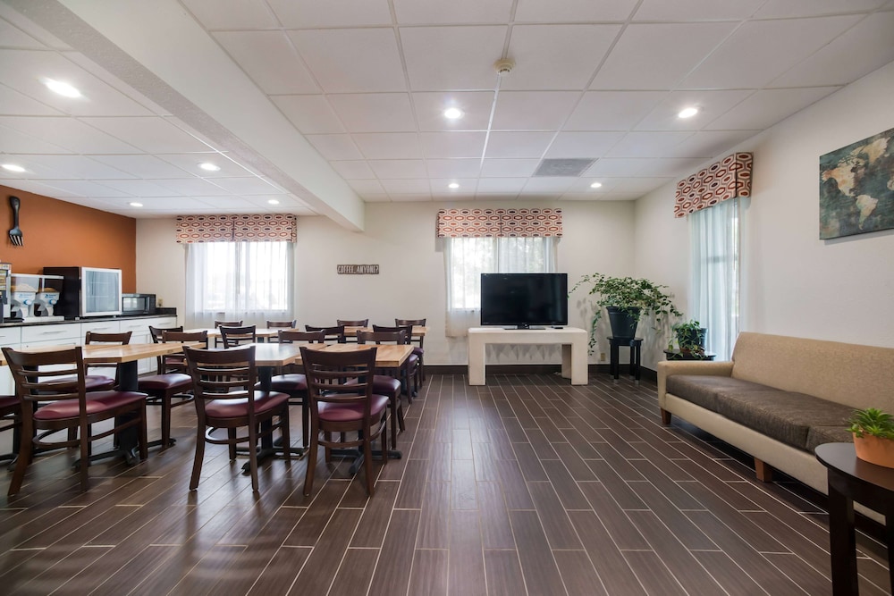 Ramada by Wyndham Effingham 27/41