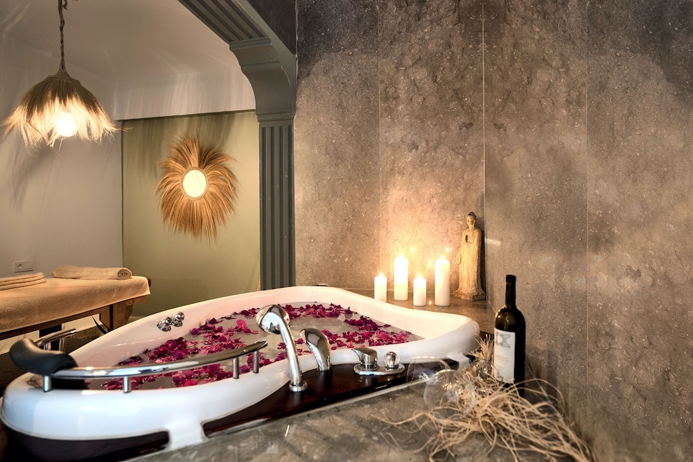 Liman Hotel Gumusluk 20/50