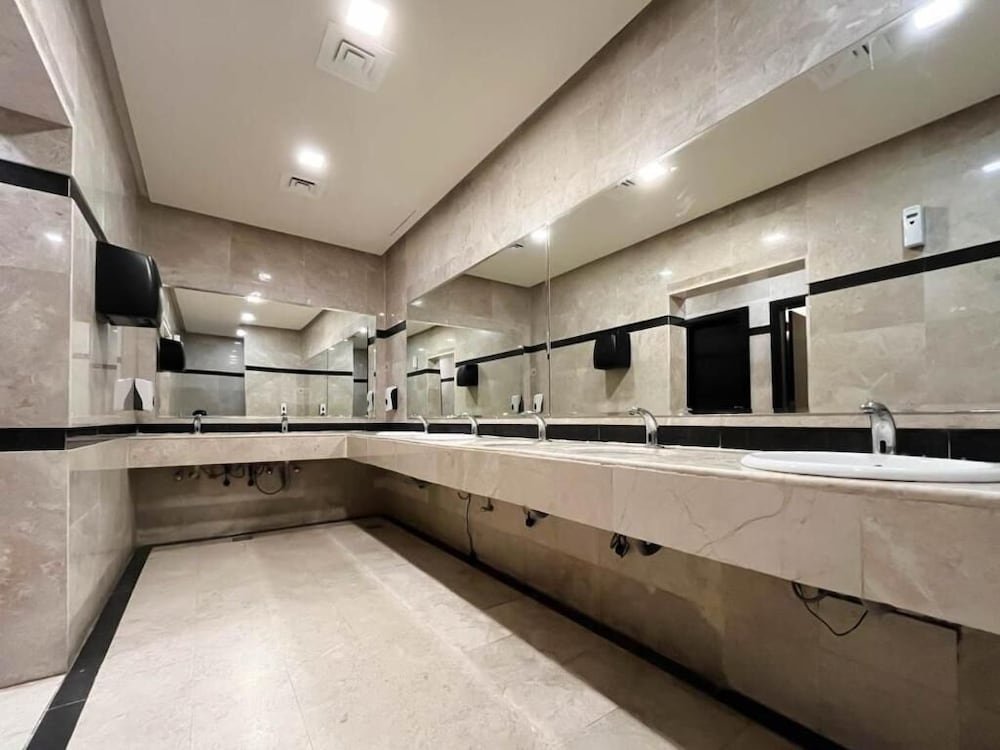 Hussein Hassan Ali Bayari Hotel 53/61