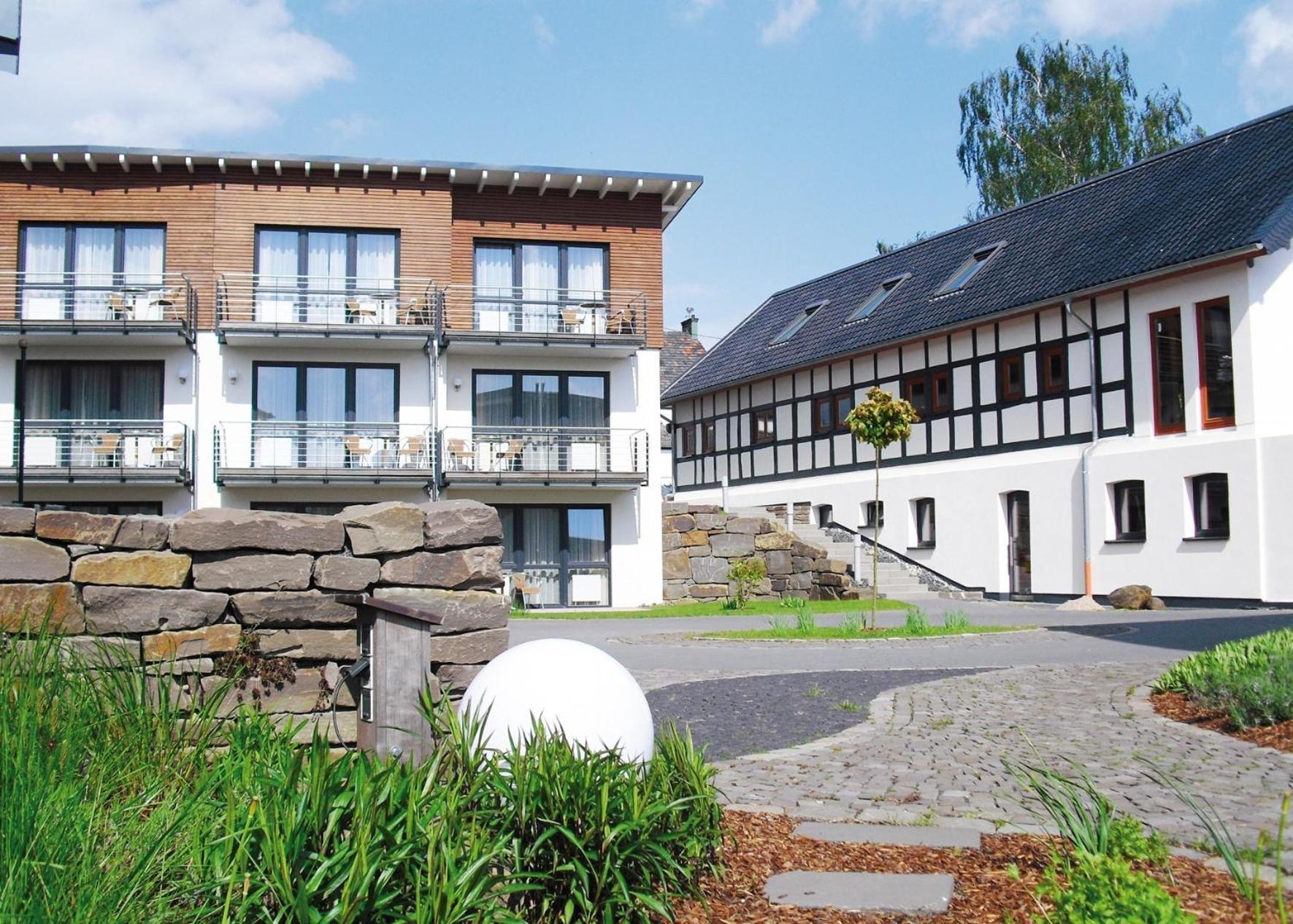Gut Heckenhof Hotel & Golfresort an der Sieg GmbH & Co. KG 5/50