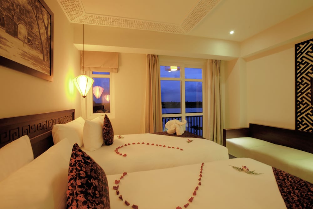 Royal Riverside Hoi An Hotel 50/75