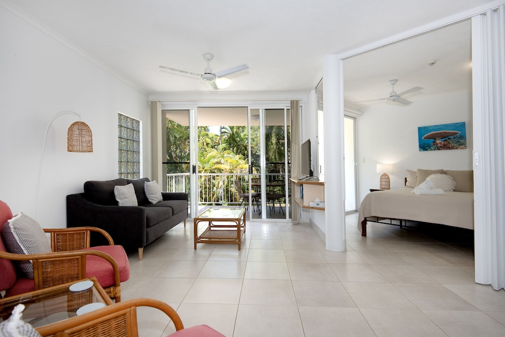 Golden Sands Beachfront Resort 38/70