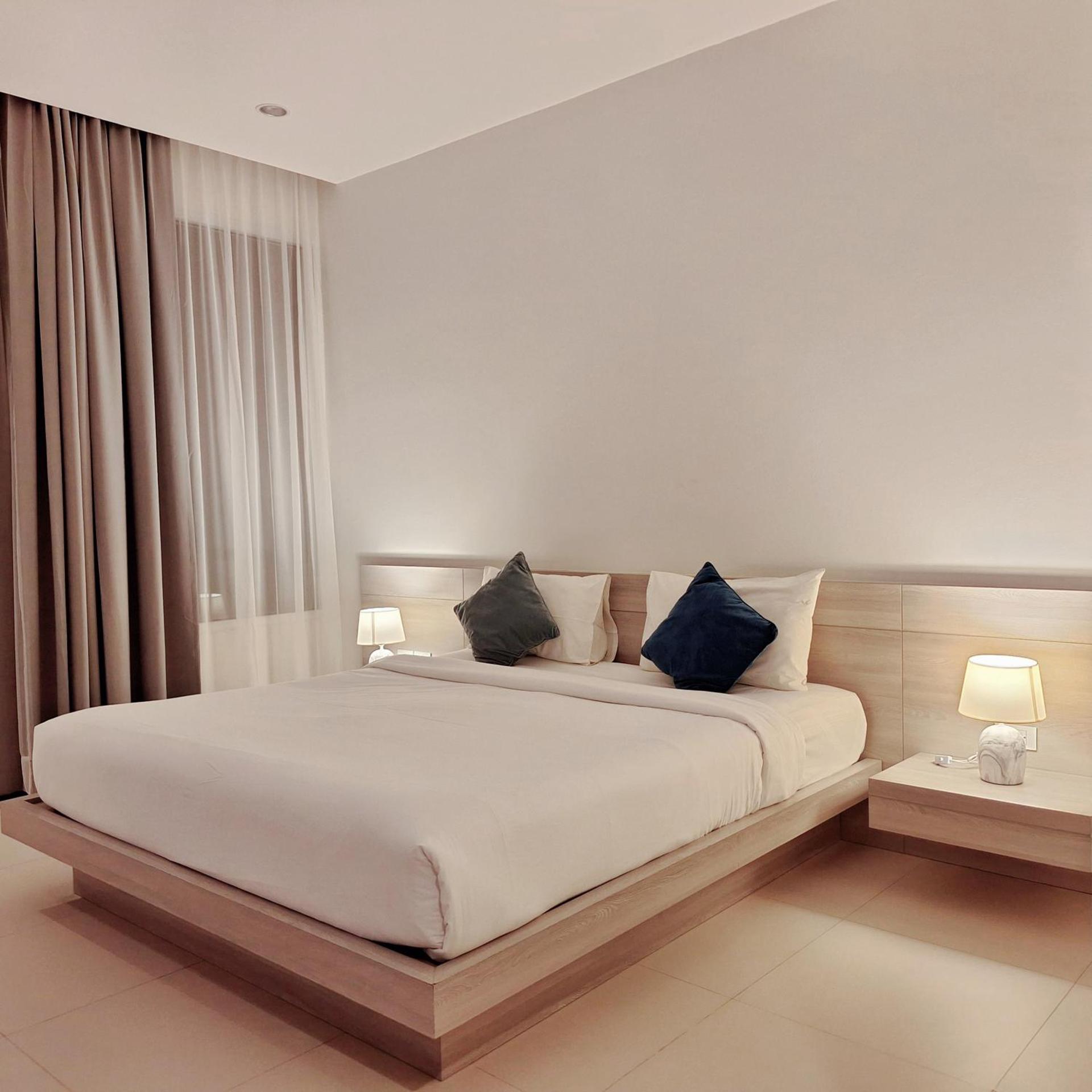 Deluxe, Beach Front