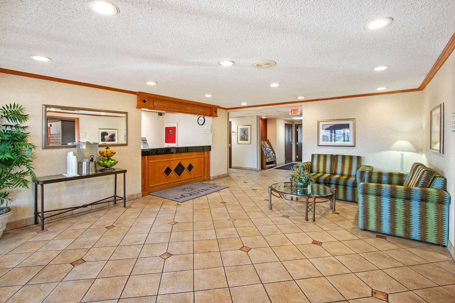 La Quinta Inn & Suites by Wyndham Albuquerque Journal Ctr NW 7/49