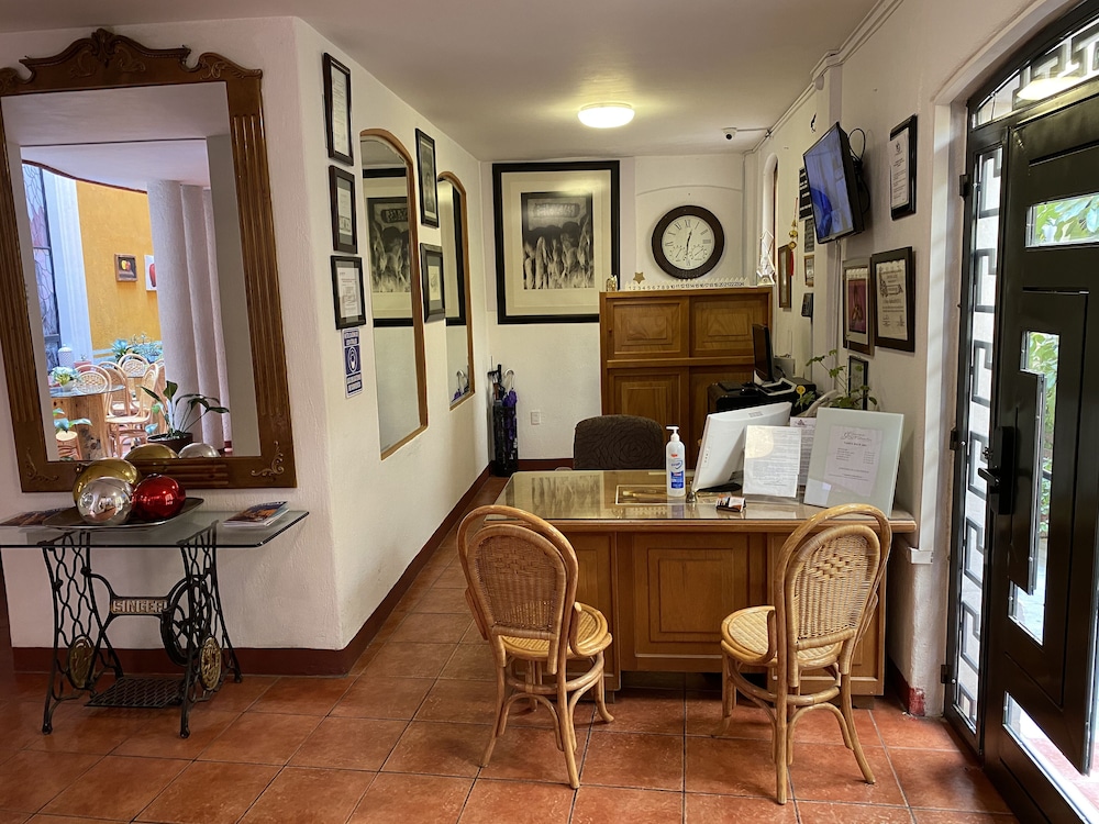 Hotel Casona de los Vitrales 44/50