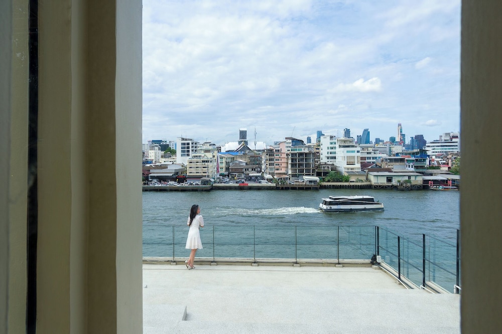 Amdaeng Bangkok Riverside Hotel 72/75