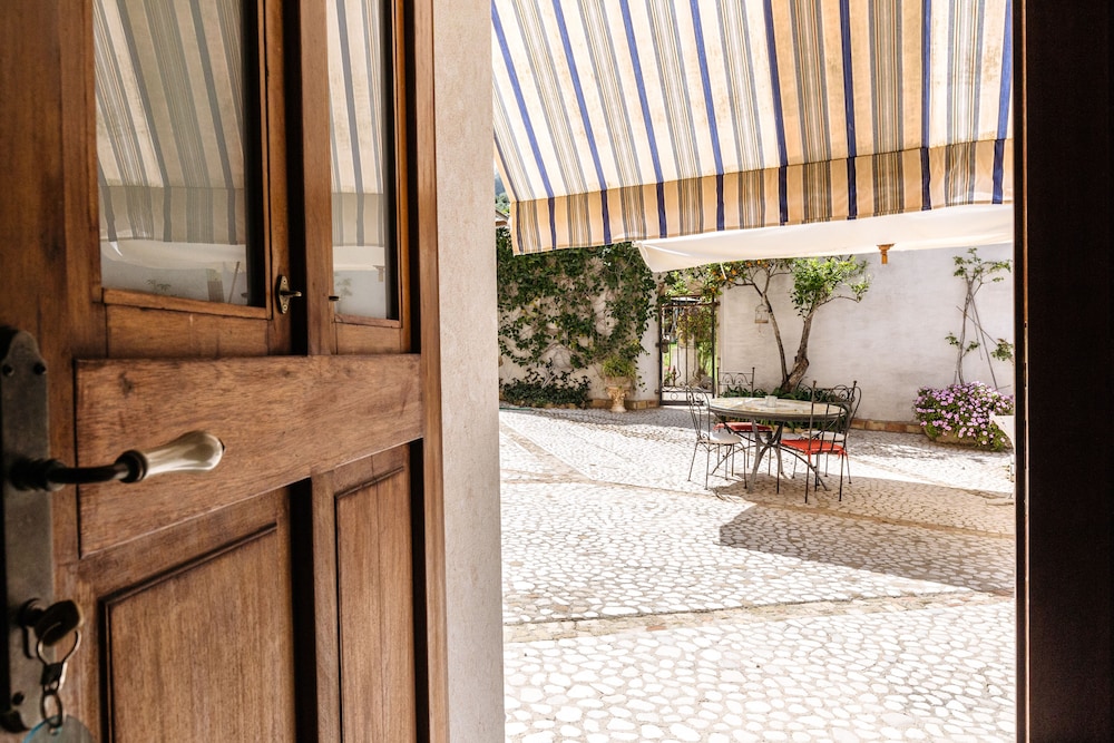Villa Pilati Bed & Breakfast 49/50