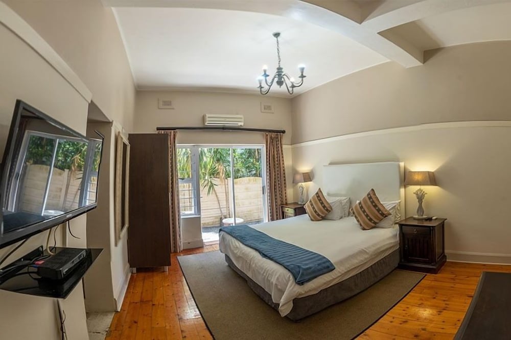 1 BEDROOM, SUITE, DOUBLE OR TWIN BED, SMALL