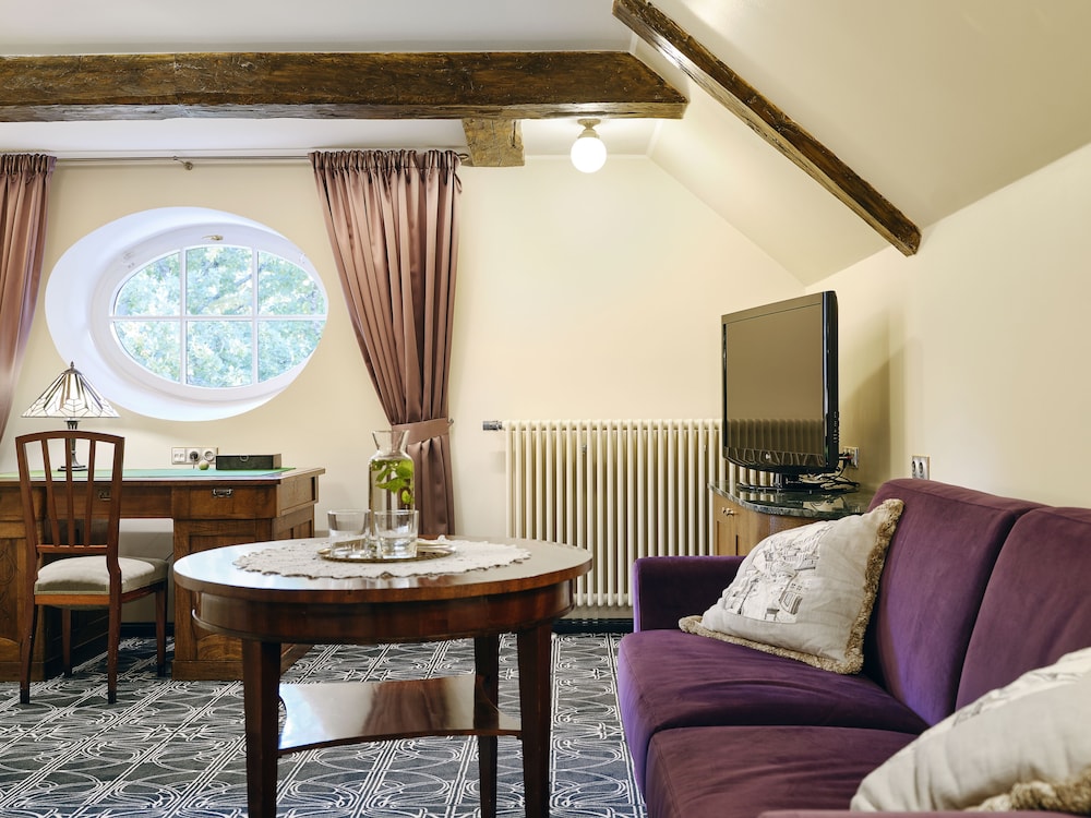 Villa Ammende Restoran and Hotell 27/50
