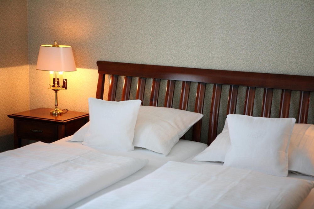 Maifeld Sport- Und Tagungshotel 13/50