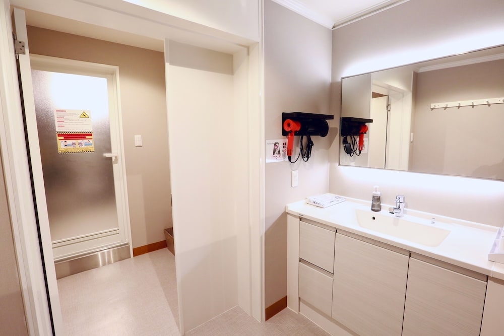 Hotel 88 Shinsaibashi 73/74