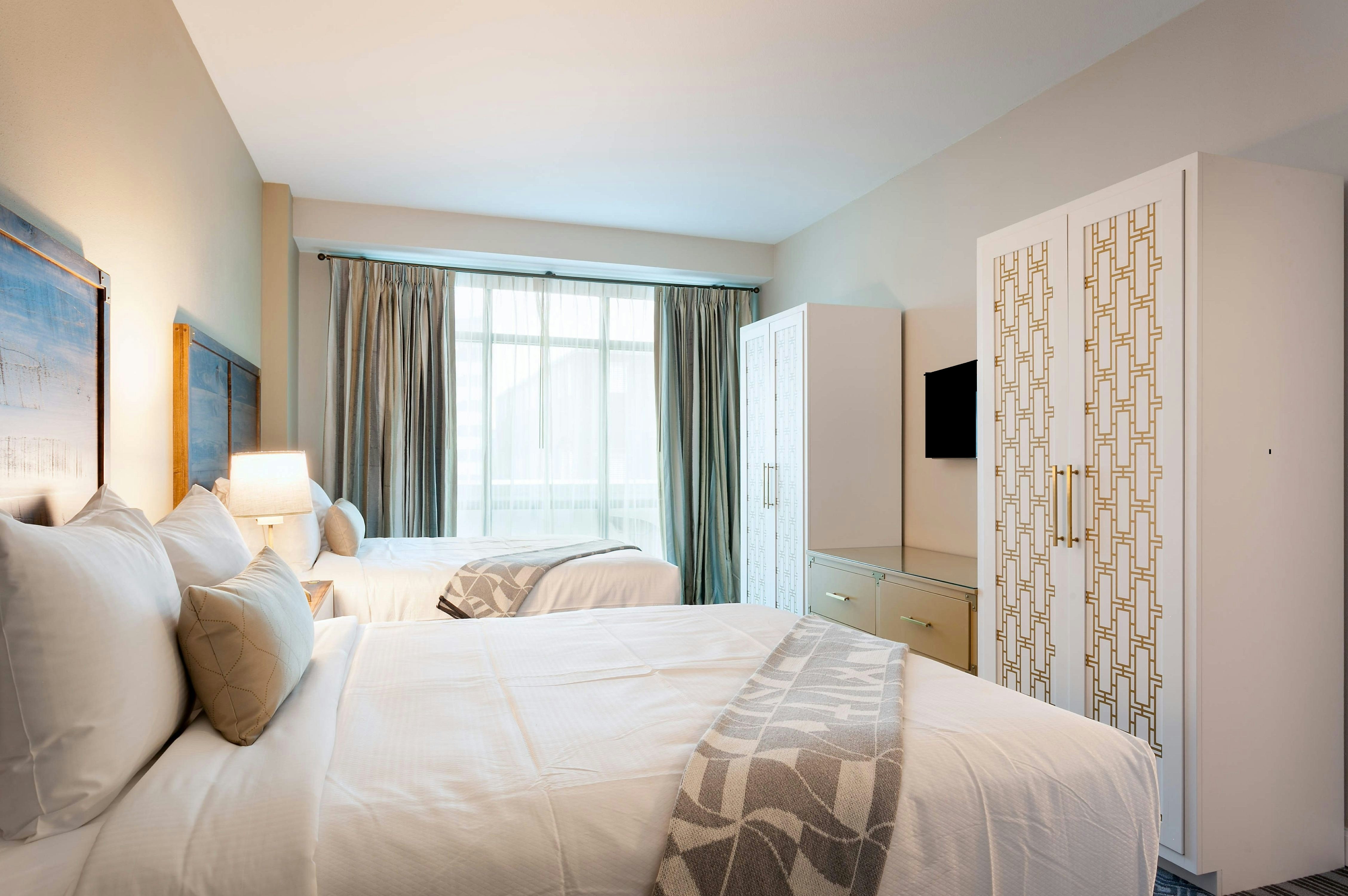 Hilton Vacation Club King 583 Charleston 8/33