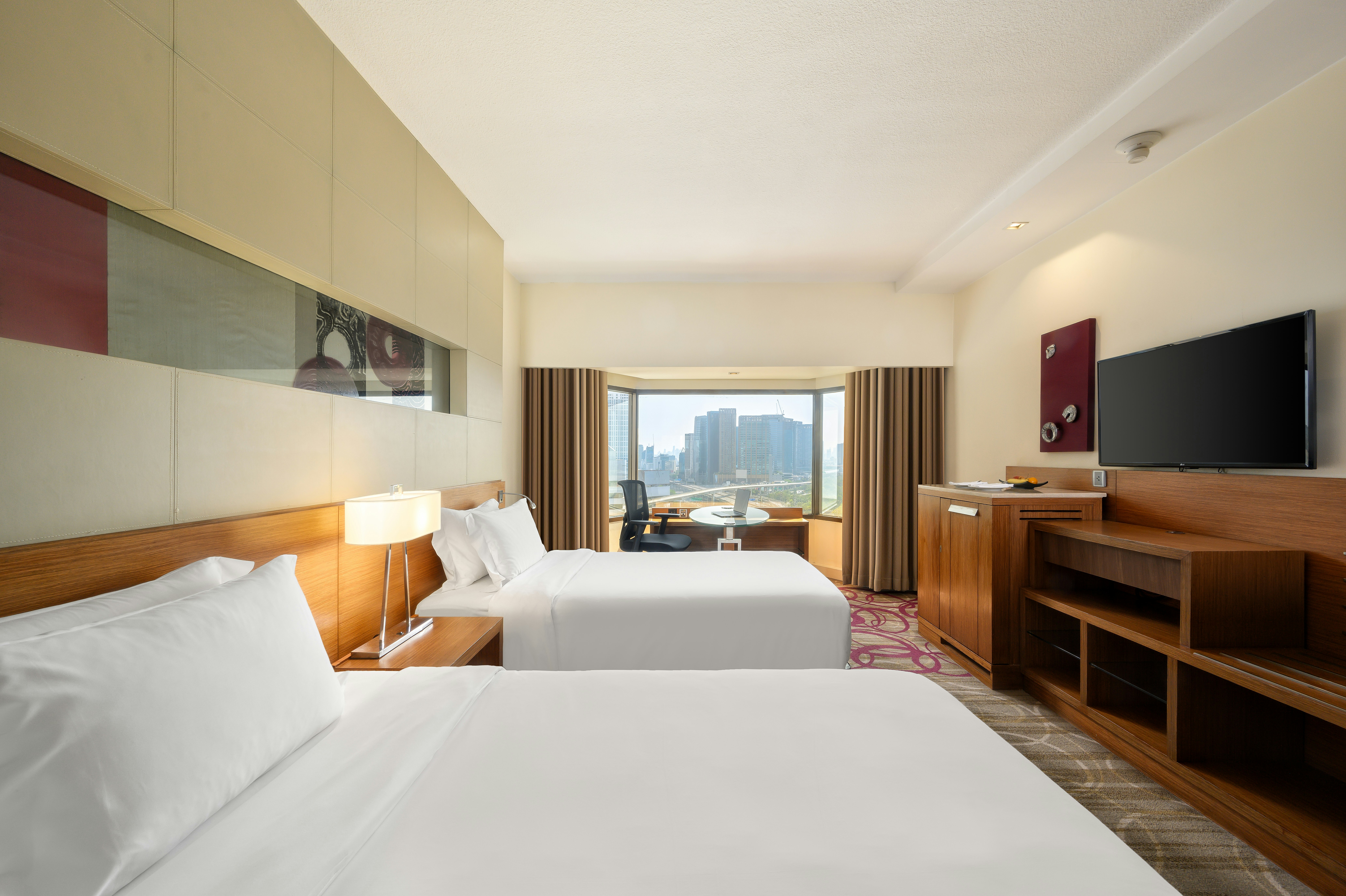 DELUXE, TWIN BEDS