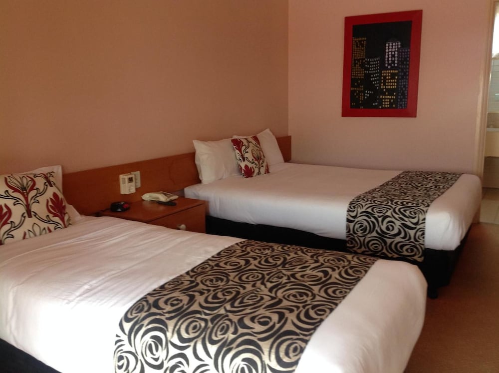 Philadelphia Motor Inn 7/22