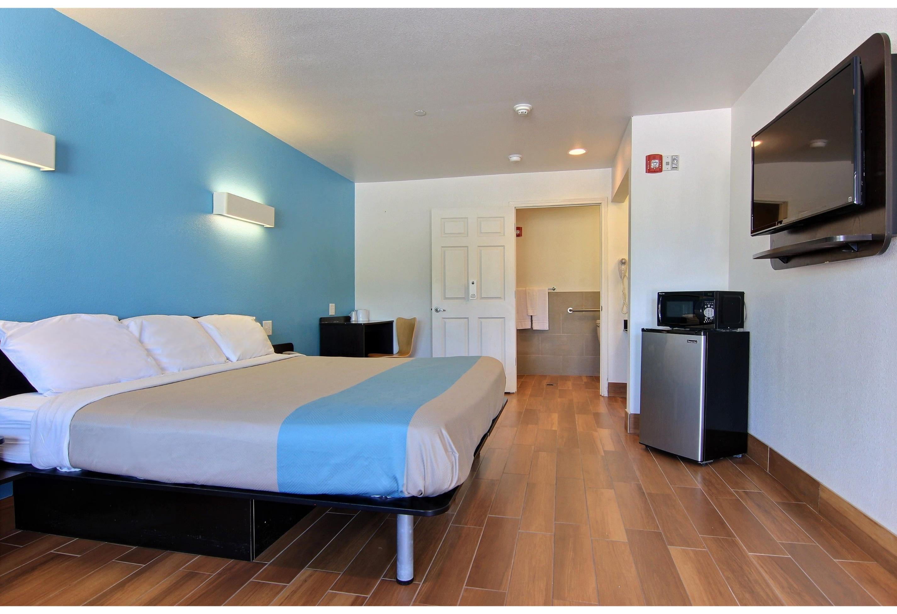 1 King Bed - Mobility Accessible RI Shower Nsmk