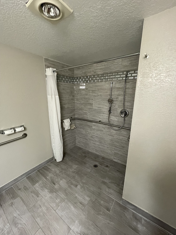 Days Inn By Wyndham Alpena 19/28