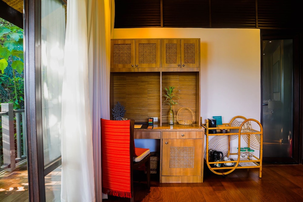 Lihim Resorts 13/75