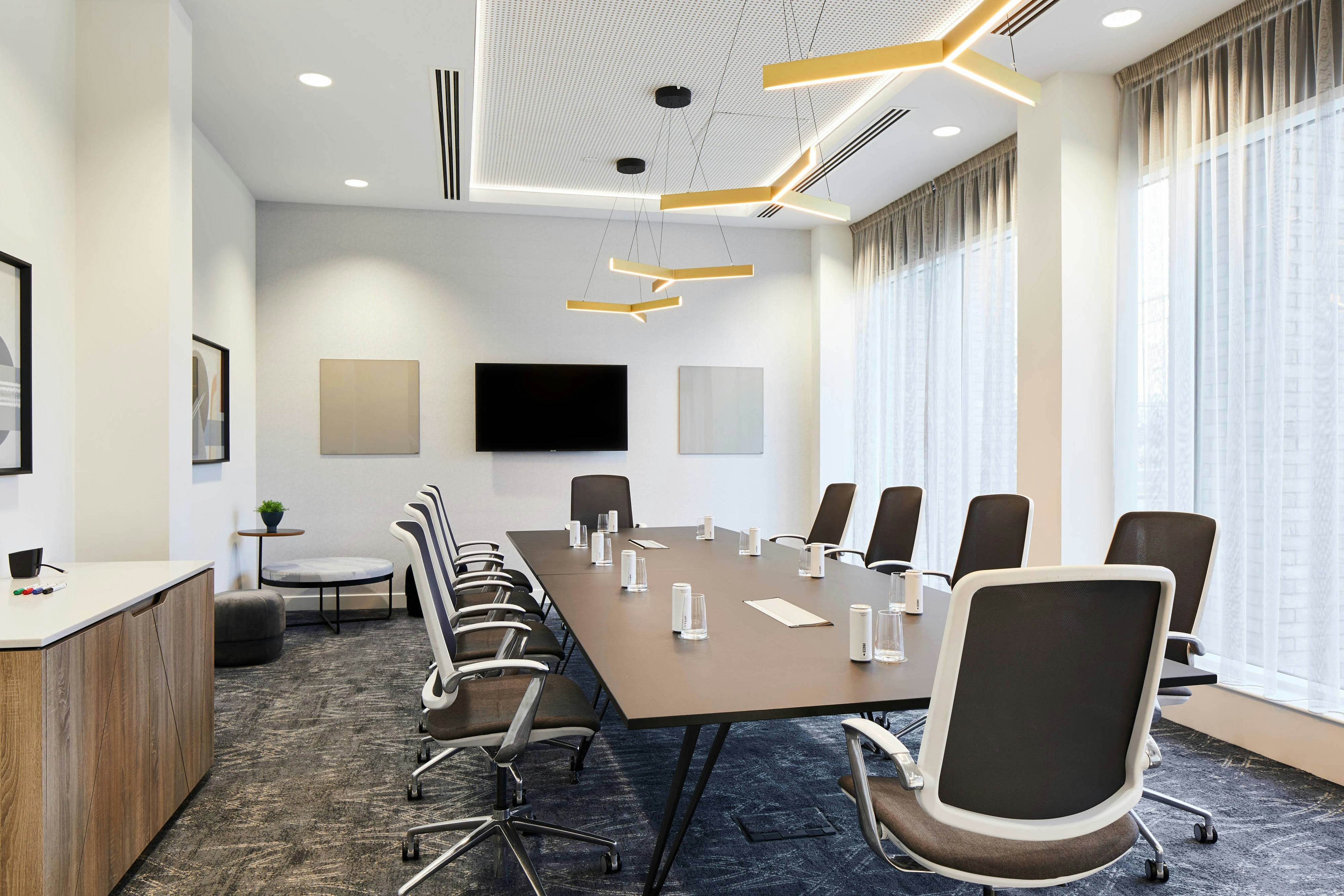 Courtyard by Marriott London City Airport 14/18
