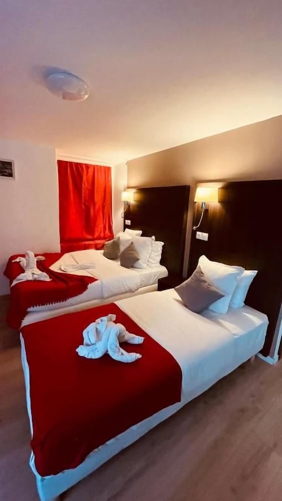 Jeff Hotel 33/60