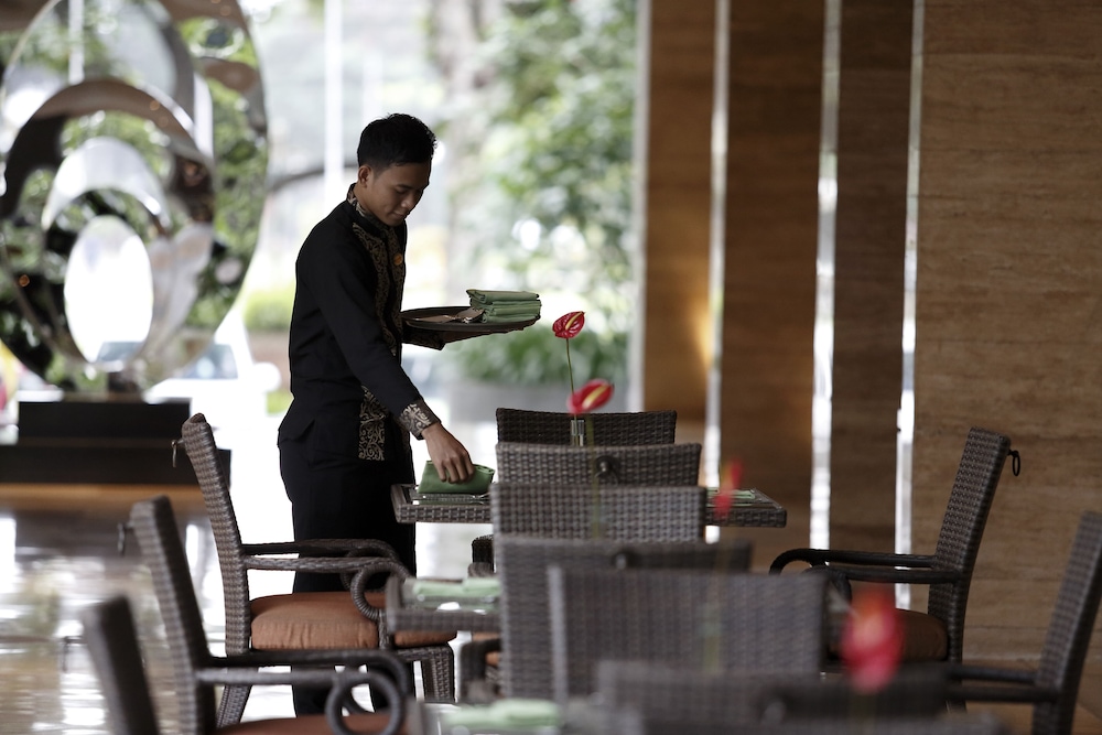 Hotel Santika Mataram 11/70
