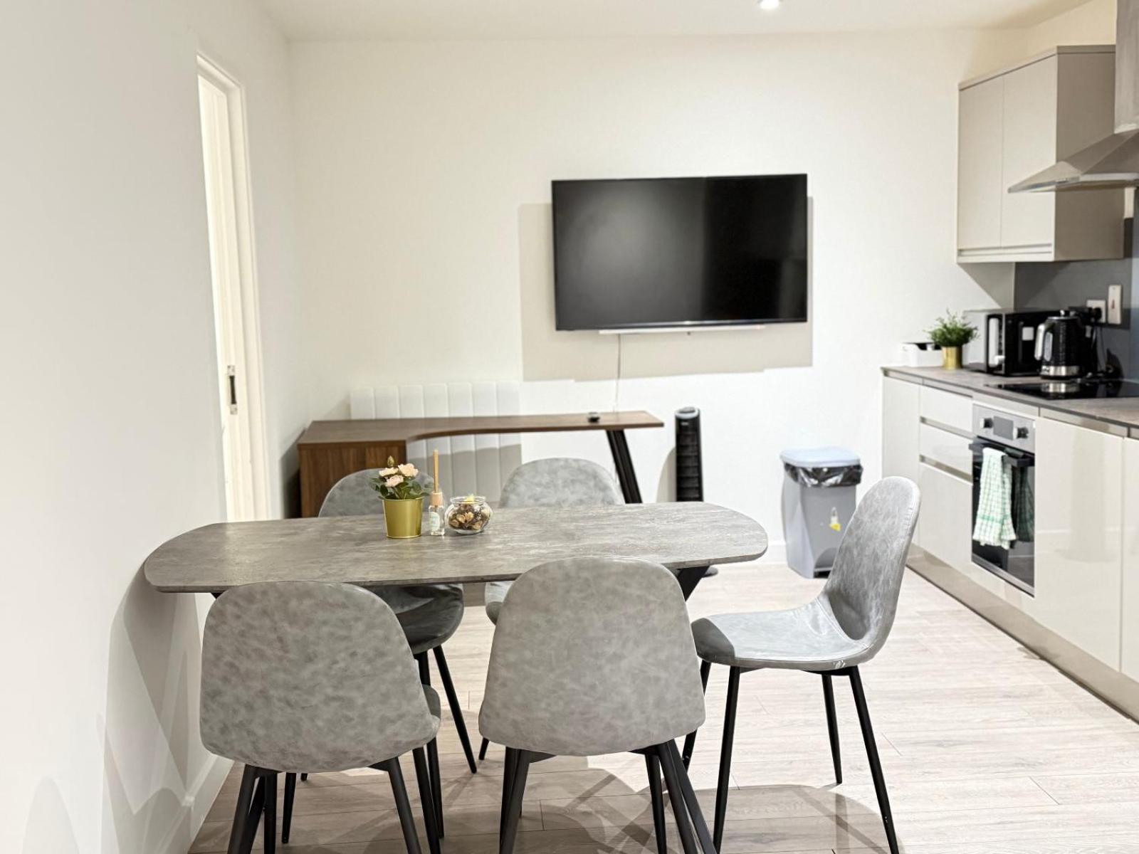 Hampton Suites Serviced Apartments 19/23