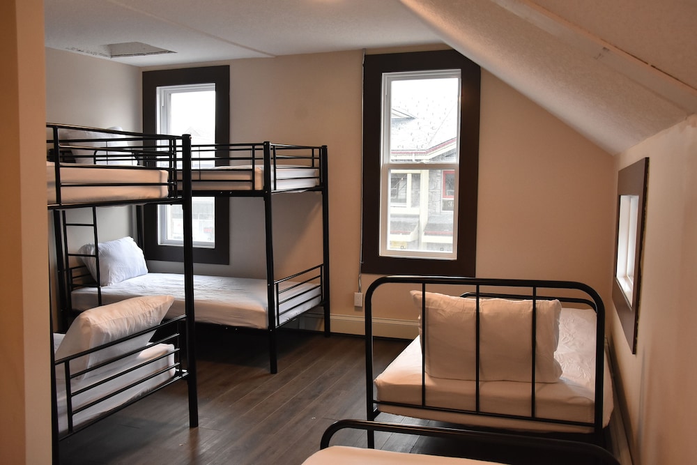 Canmore Hotel Hostel 11/38