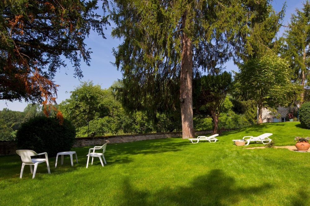 HOSTELLERIE LA CHAUMIERE 24/32
