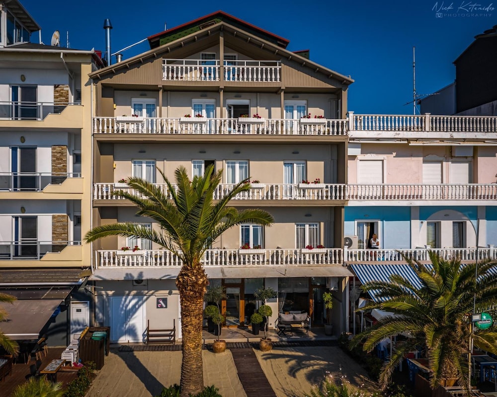 Avra Hotel 4/47