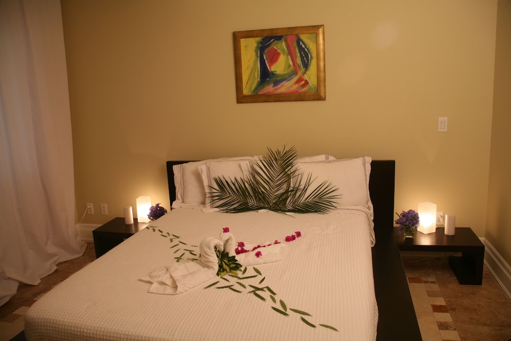 1 BEDROOM, CONDO, PREMIUM