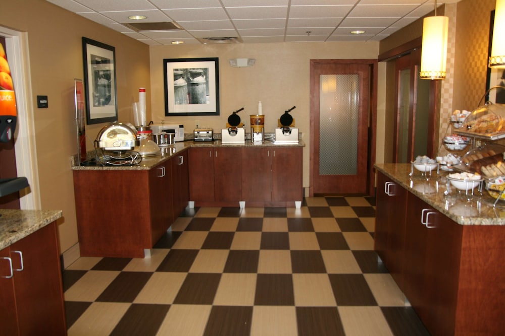 Hampton Inn Hillsville 3/45