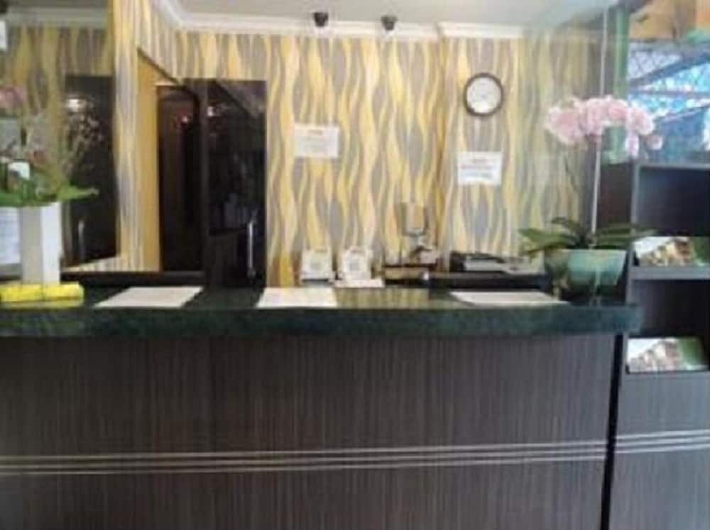 Twins Hotel Manggadua 6/65