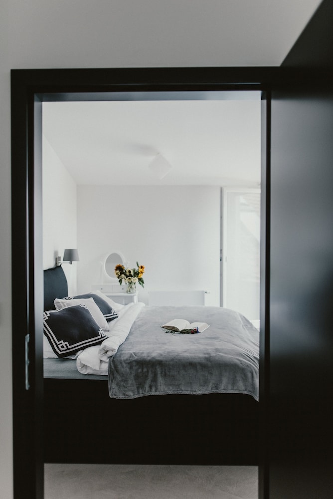 Coco Chanel Boutique Apartment 14/50