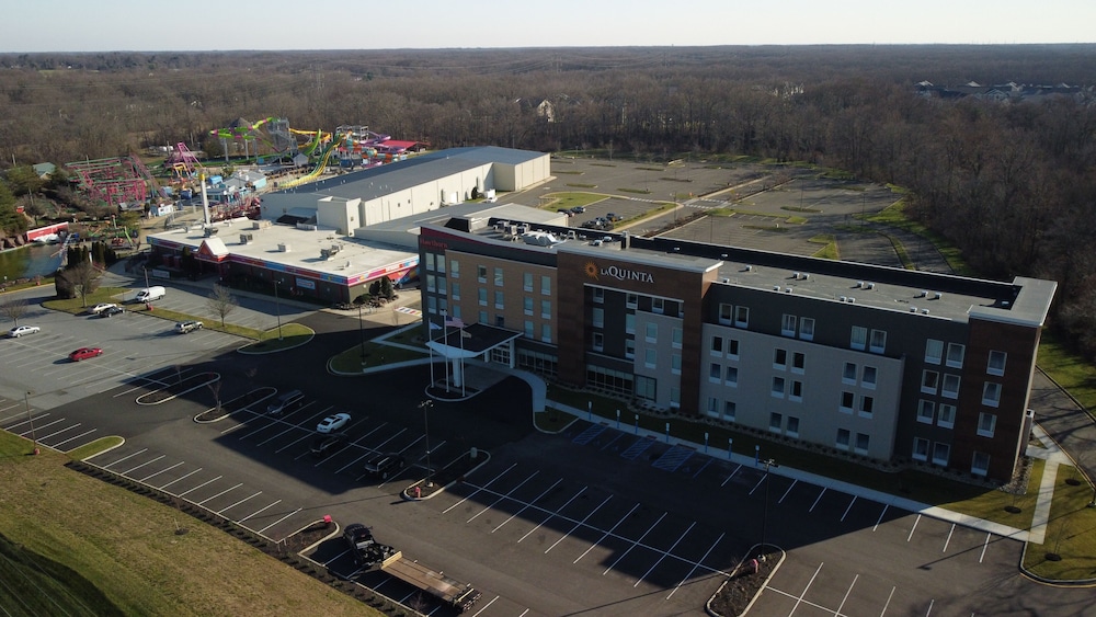La Quinta Inn & Suites by Wyndham Mount Laurel / Moorestown 2/58