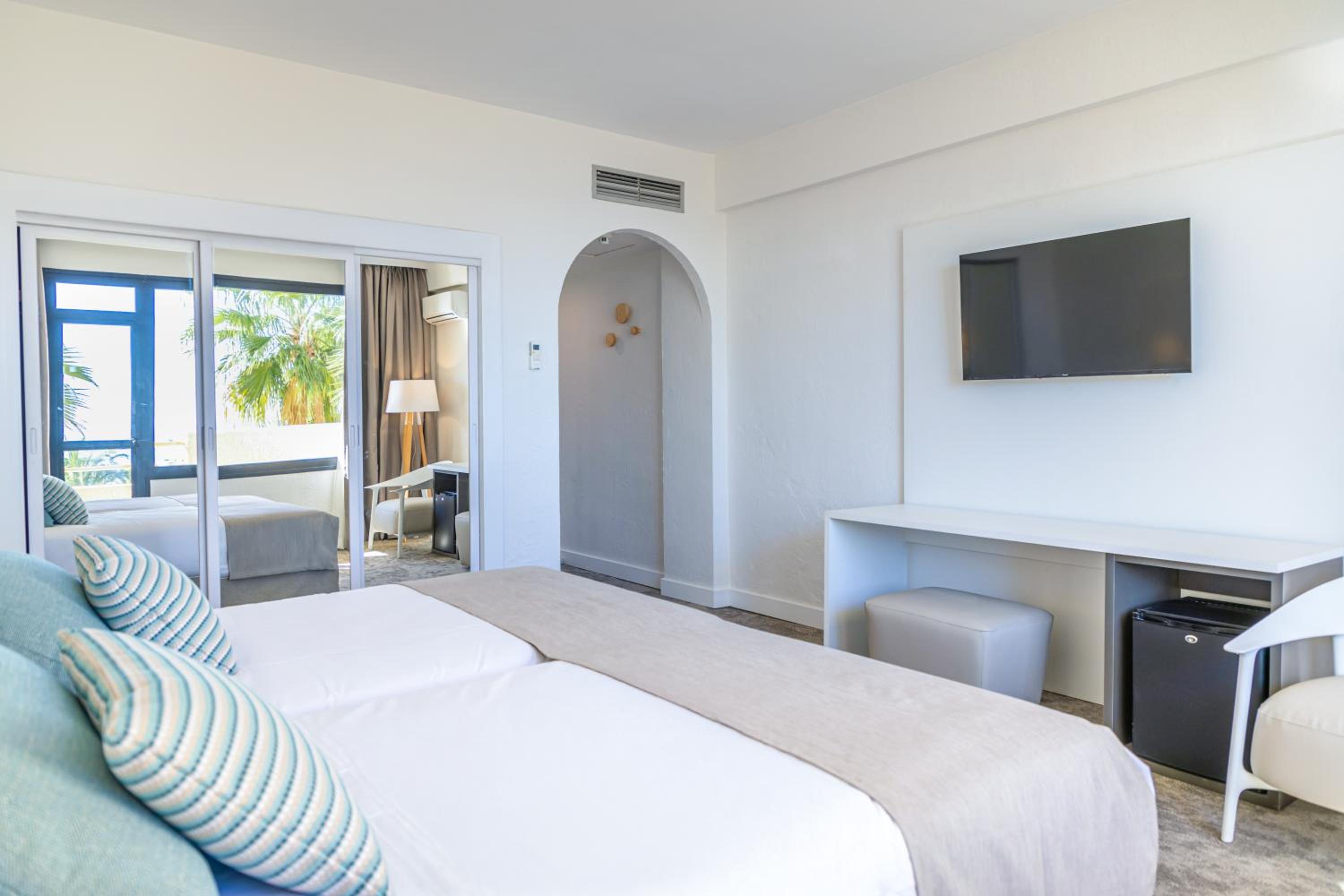 Room, Quadruple, Sea View, BLUESEA Al Andalus 3/4