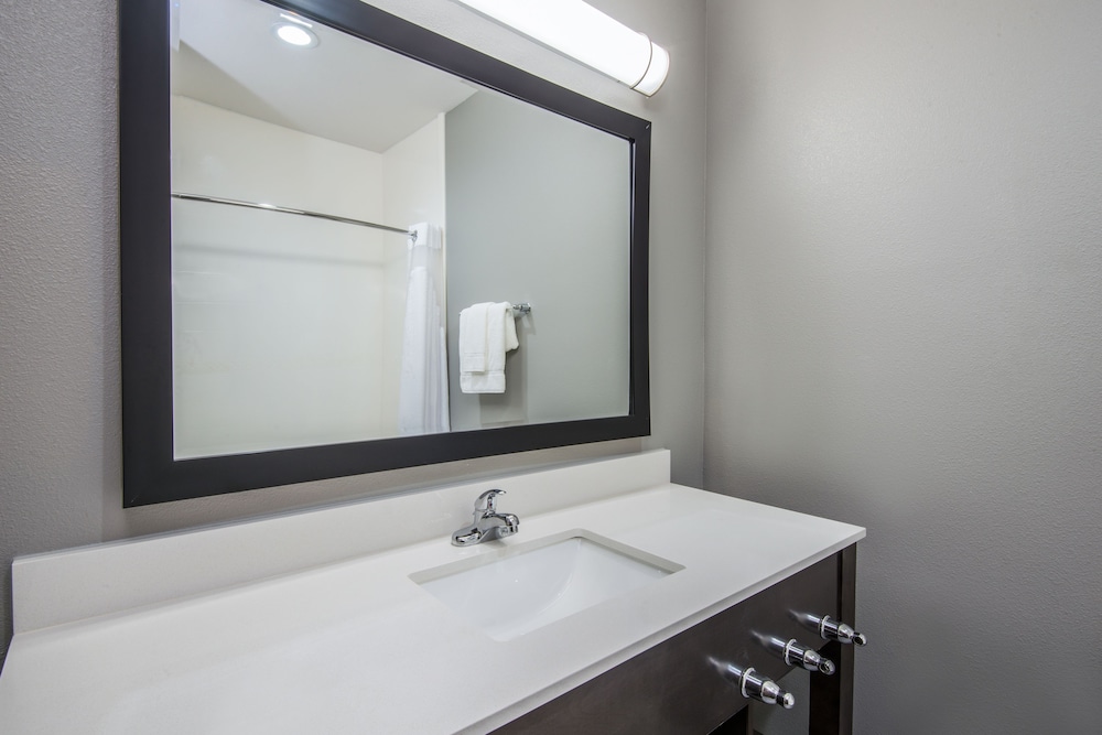 Holiday Inn Express Suites Stillwater University Area 16/49