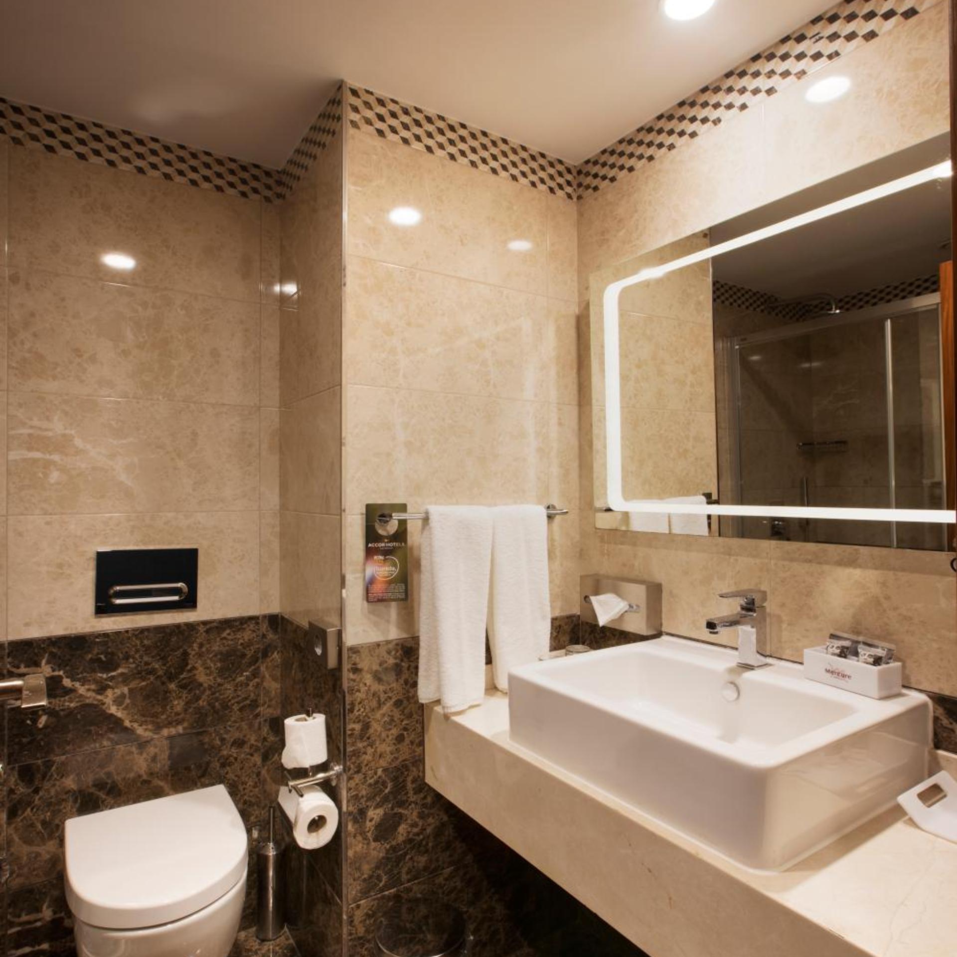 جناح جونيور، Mercure Istanbul Bakirkoy Hotel 7/9