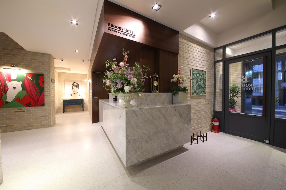Brooks Hotel 10/50