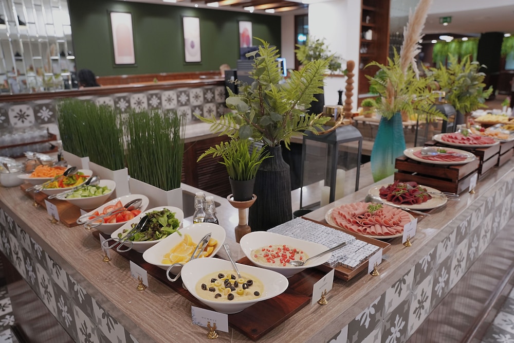 restaurant cafeteria