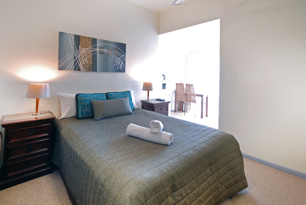 Riverview Boutique Motel 7/48