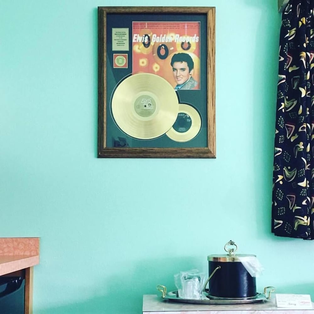 Holiday Music Motel 8/64