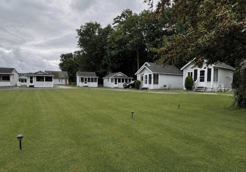 Pilgrim Inn & Cottages 51/58